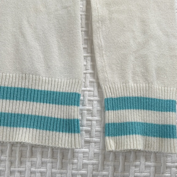 Folio two way zippered sweater, size L. - Picture 2 of 6